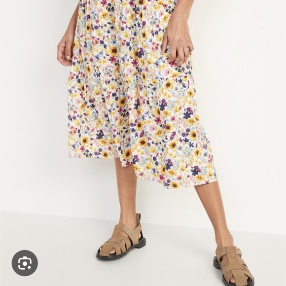 Old Navy Dresses & Skirts - Old Navy Tiered Floral Midi Skirt in Yellow